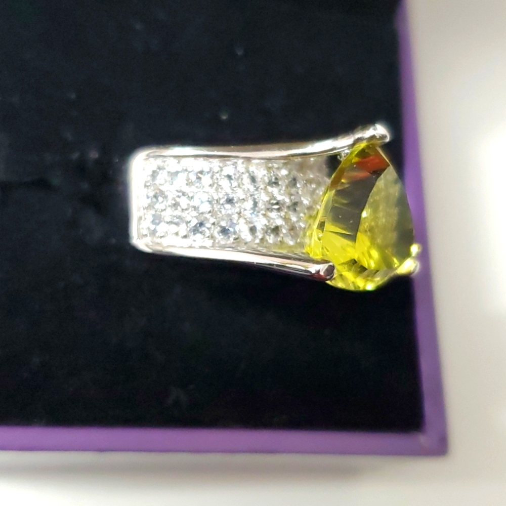 Watch Video / Radiant Majesty Sterling Silver 925 Peridot Ring - Picture 5 of 9